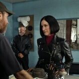 Carrie-Anne Moss en el 2x04 de 'Fubar'