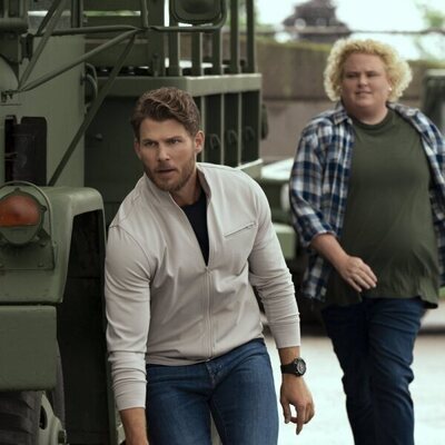 Fortune Feimster y Travis Van Winkle en 'Astronáufrago' de 'Fubar'