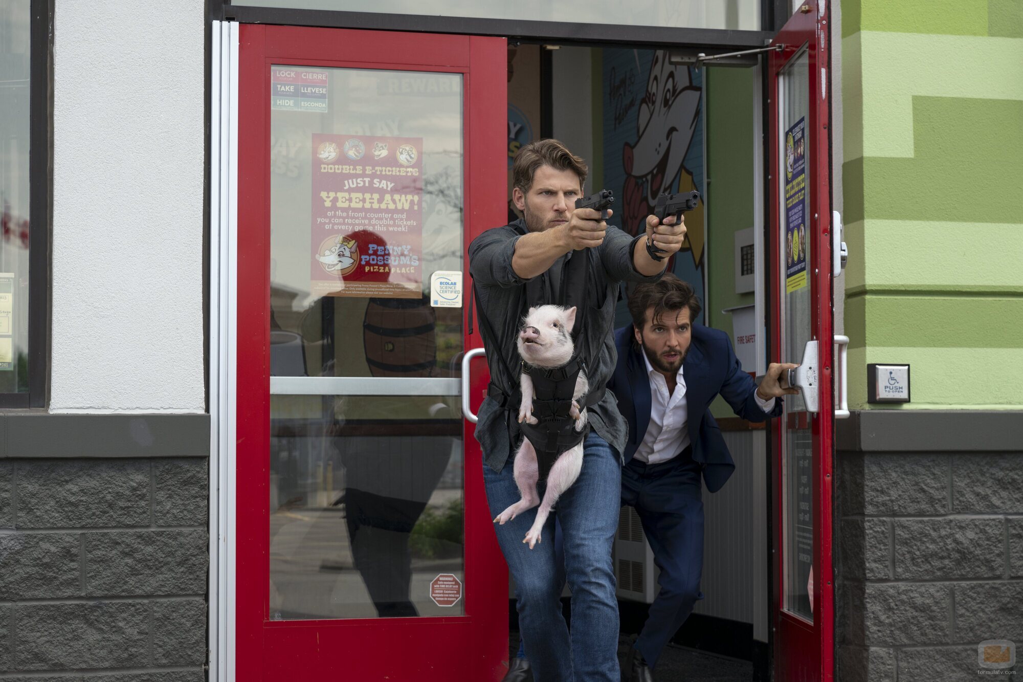 Guy Burnet y Travis Van Winkle en el 2x06 de 'Fubar'