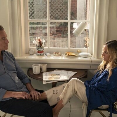 John Corbett y Sarah Jessica Parker en 3x02 titulado 'Carrera de Ratas' de 'And Just Like That...'
