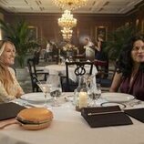 Sarah Jessica Parker y Sarita Choudhury en el 3x03 de 'And Just Like That...'