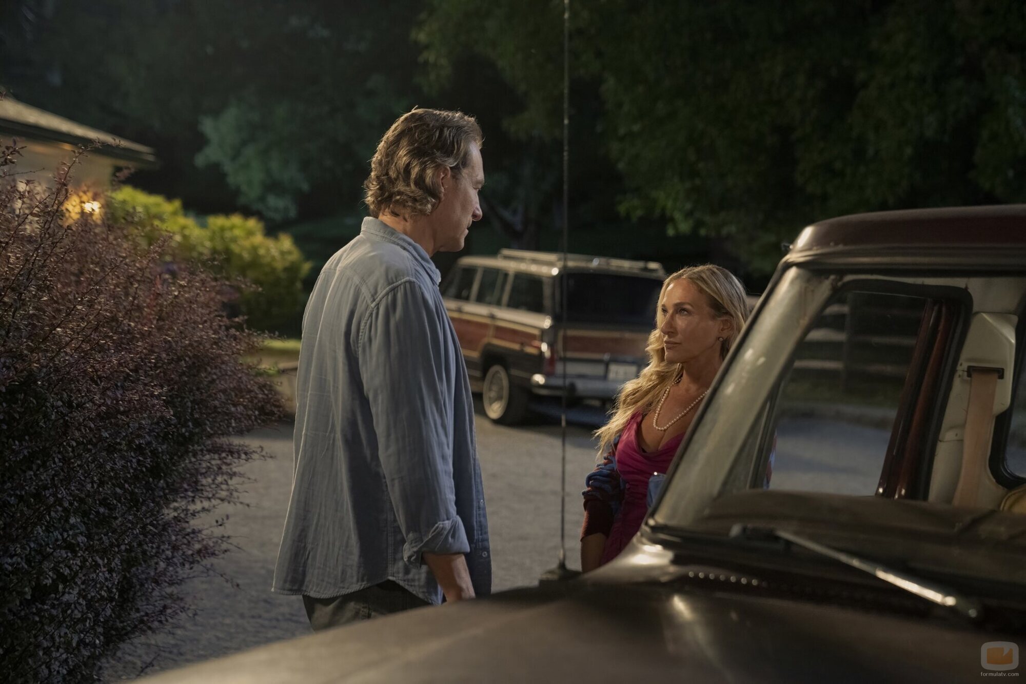 John Corbett y Sarah Jessica Parker en 3x03 titulado 'Carrie Golightly' de 'And Just Like That...'