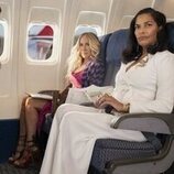 Sarah Jessica Parker y Sarita Choudhury en Capítulo 3 titulado 'Carrie Golightly' de 'And Just Like That...'