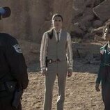 Rachel Hilson y Asivak Koostachin en 1x04 'Criminalus Velocitus Super-sonicus' de 'Duster'