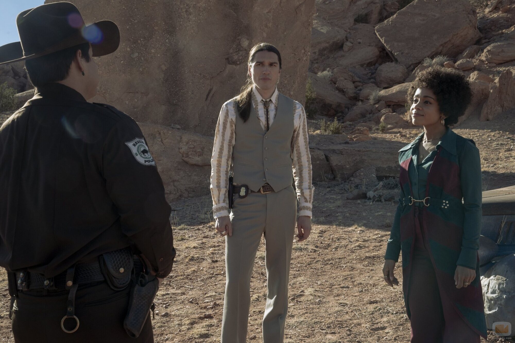 Rachel Hilson y Asivak Koostachin en 1x04 'Criminalus Velocitus Super-sonicus' de 'Duster'