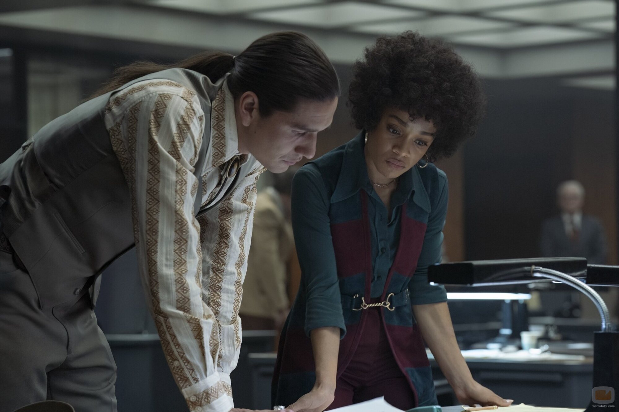 Rachel Hilson y Asivak Koostachin en la temporada 1 y el capítulo 04 de 'Duster'