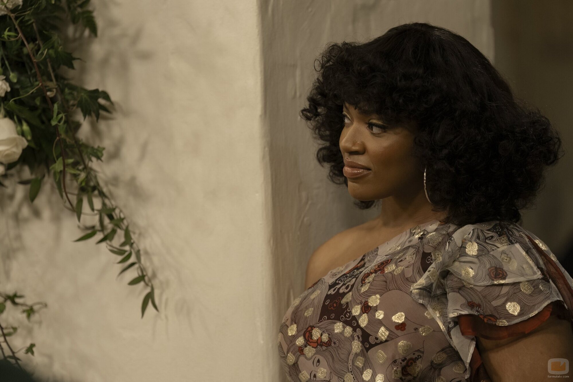 Sydney Elisabeth en Capítulo 5 titulado 'Deslumbrante Luz &amp; Gloria' de 'Duster'