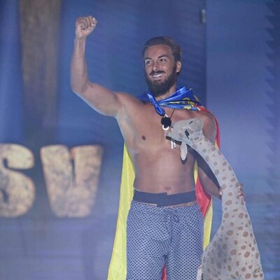 Borja González celebra como ganador de 'Supervivientes 2025'