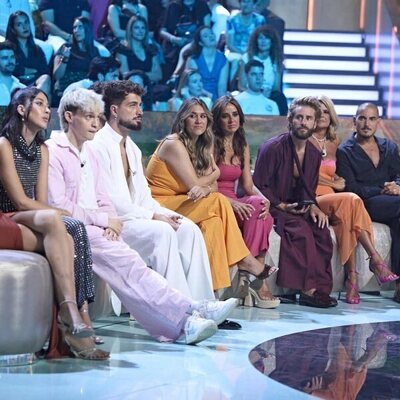 Los concursantes de 'Supervivientes 2025' en el banco de la final