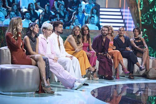 Los concursantes de 'Supervivientes 2025' en el banco de la final