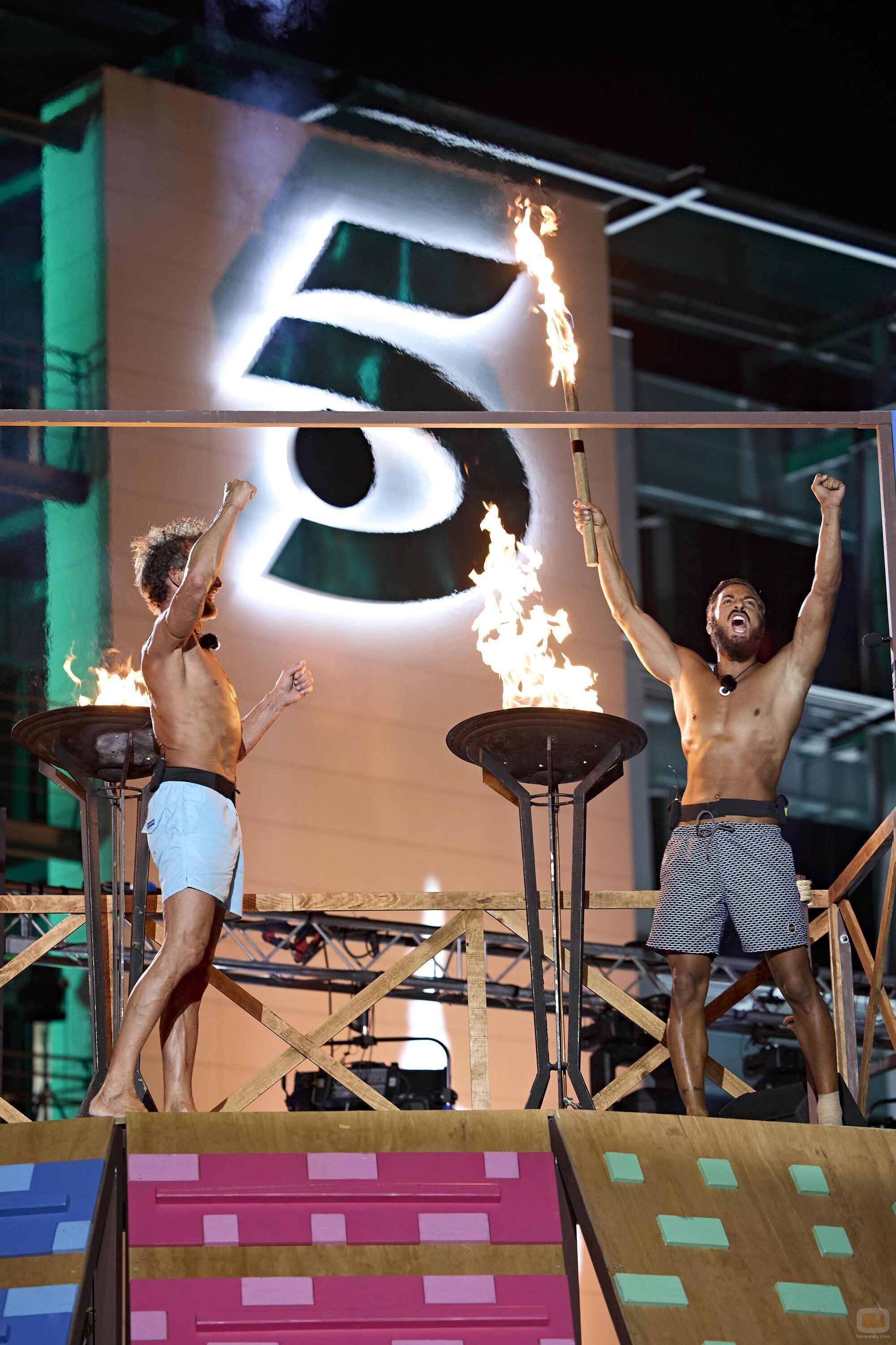 Borja González junto a Álvaro Escassi en la final de 'Supervivientes 2025'