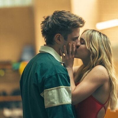 Clara Galle y Nuno Gallego en 1x02 'Llorar o ganar' de 'Olympo'