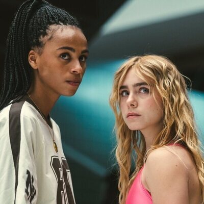 Clara Galle y Nira Oshaia en Capítulo 4 titulado 'Es mejor que te detengas aquí' de 'Olympo'