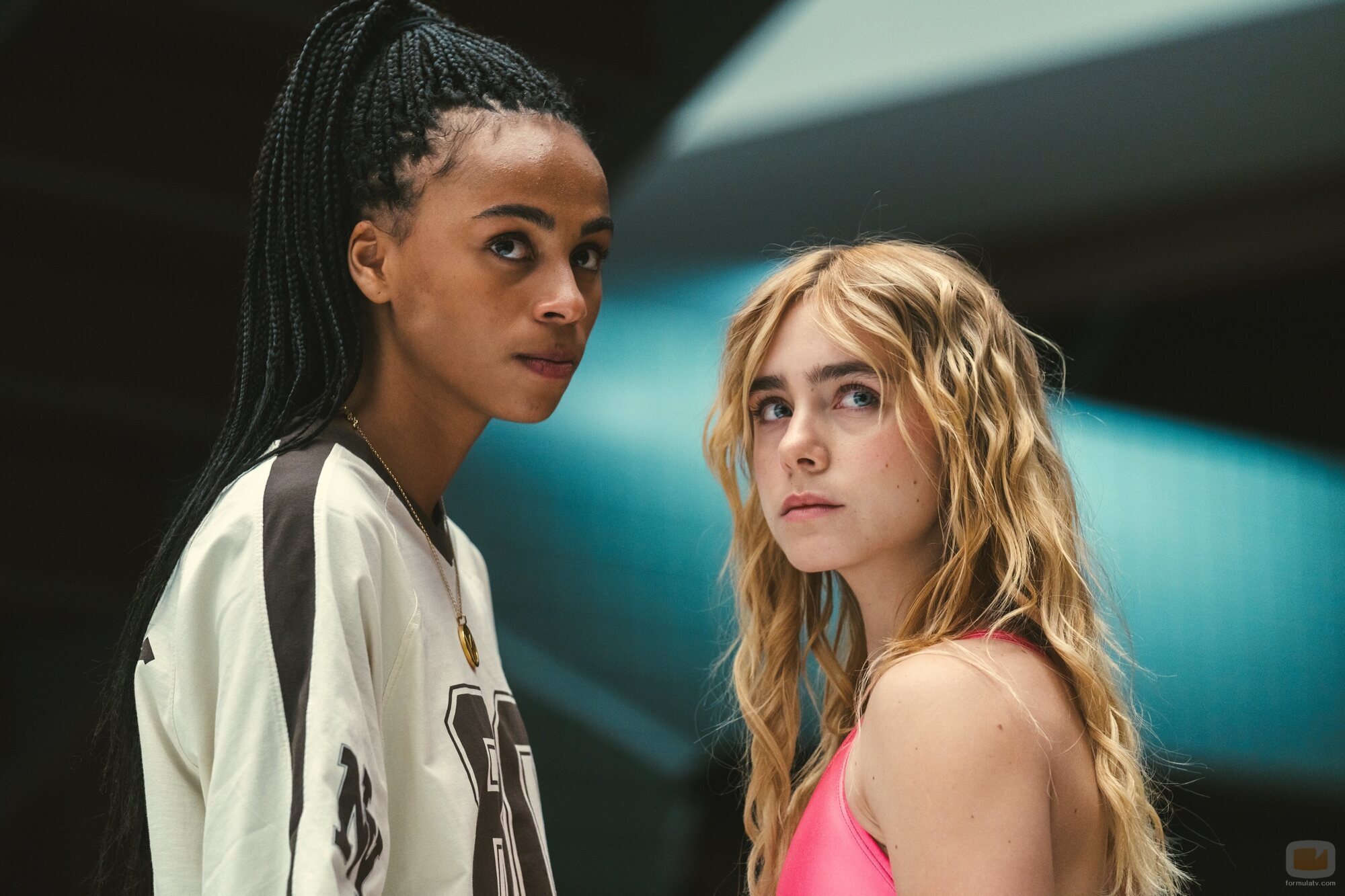 Clara Galle y Nira Oshaia en Capítulo 4 titulado 'Es mejor que te detengas aquí' de 'Olympo'