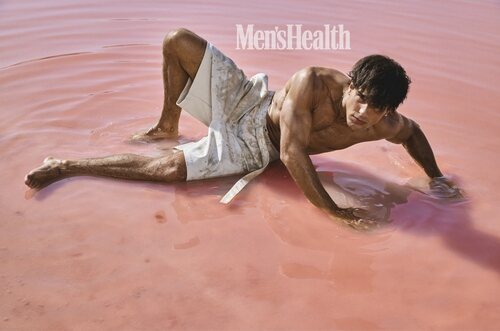 Óscar Casas posa para la revista Men's Health