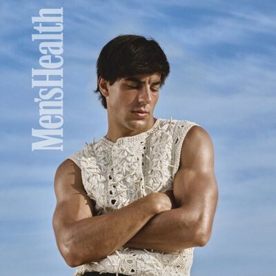 Óscar Casas muestra su cambio físico en Men's Health