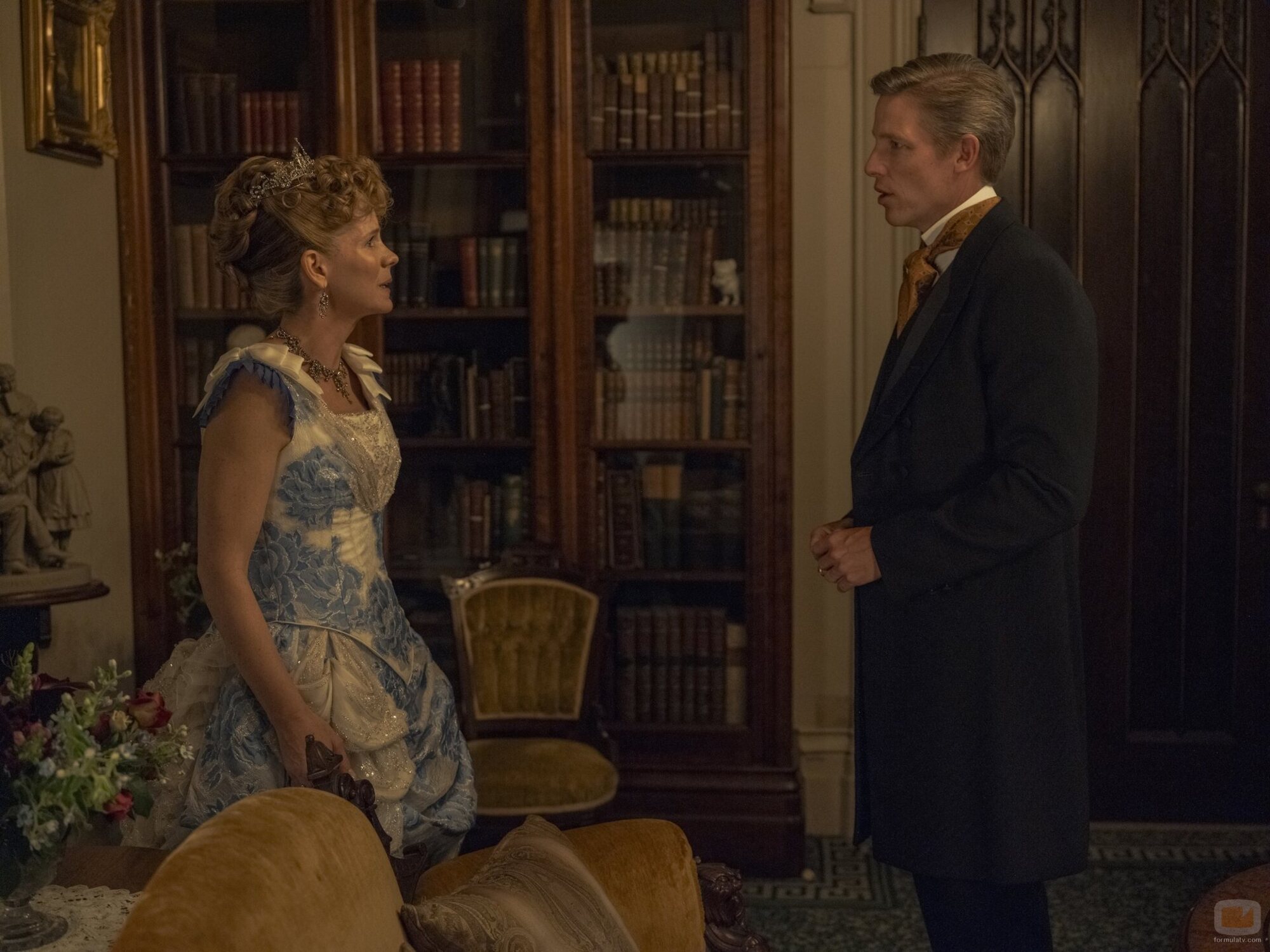 Ward Horton y Kelli O'Hara en el 3x01 de 'The Gilded Age'