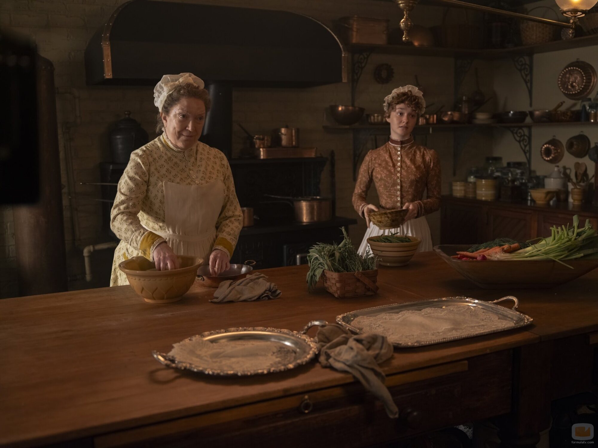 Kristine Nielsen y Taylor Richardson en el 3x01 de 'The Gilded Age'