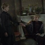 Christine Baranski y Cynthia Nixon en '¿Quién está al mando aquí?' de 'La edad dorada'