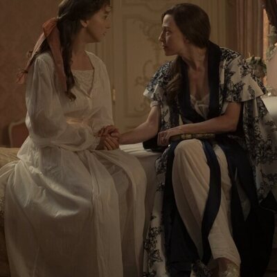 Taissa Farmiga y Carrie Coon en 3x01 titulado '¿Quién está al mando aquí?' de 'La edad dorada'