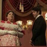 Ashlie Atkinson y Harry Richardson en 3x01 titulado '¿Quién está al mando aquí?' de 'La edad dorada'