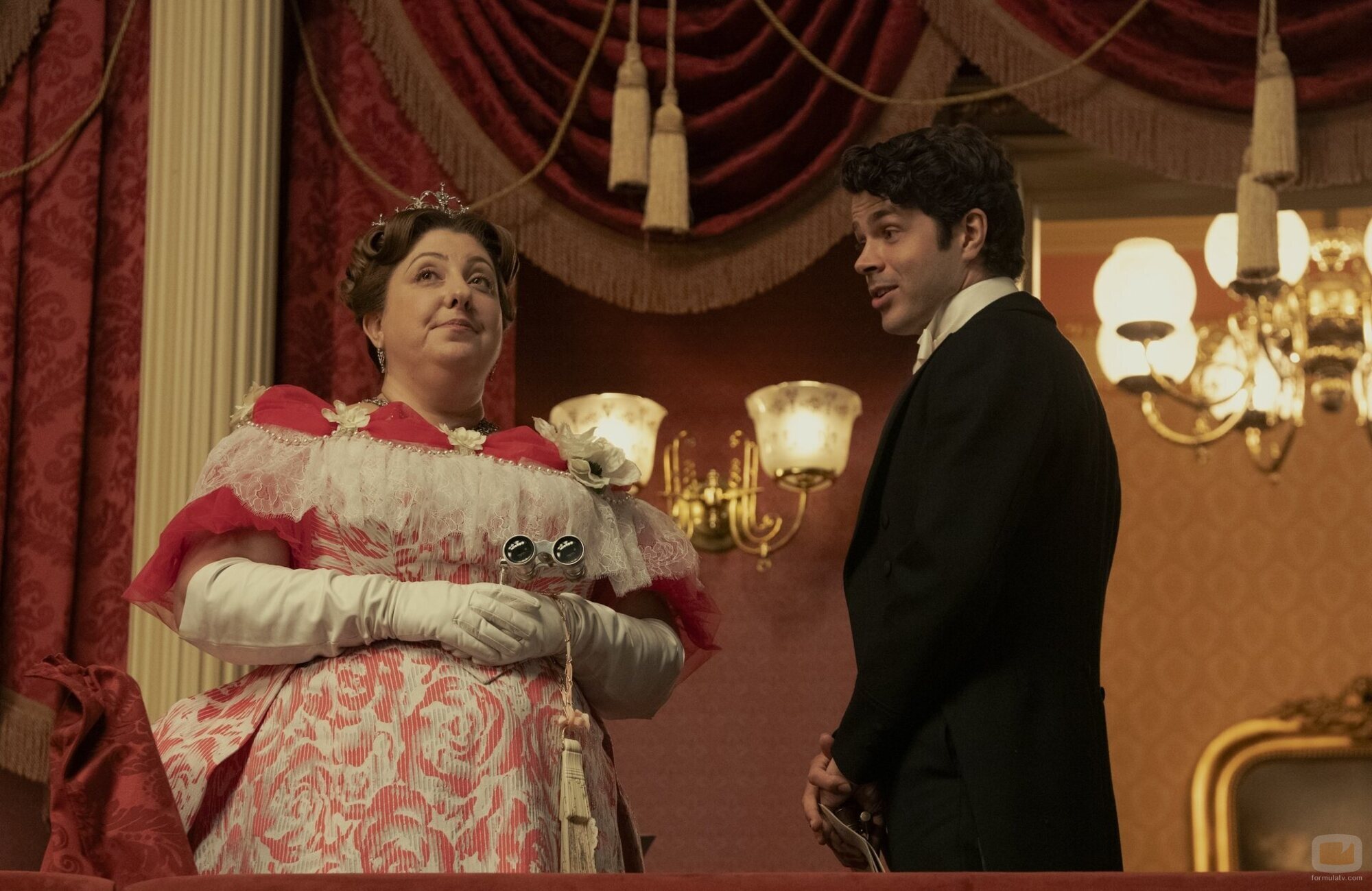 Ashlie Atkinson y Harry Richardson en 3x01 titulado '¿Quién está al mando aquí?' de 'La edad dorada'