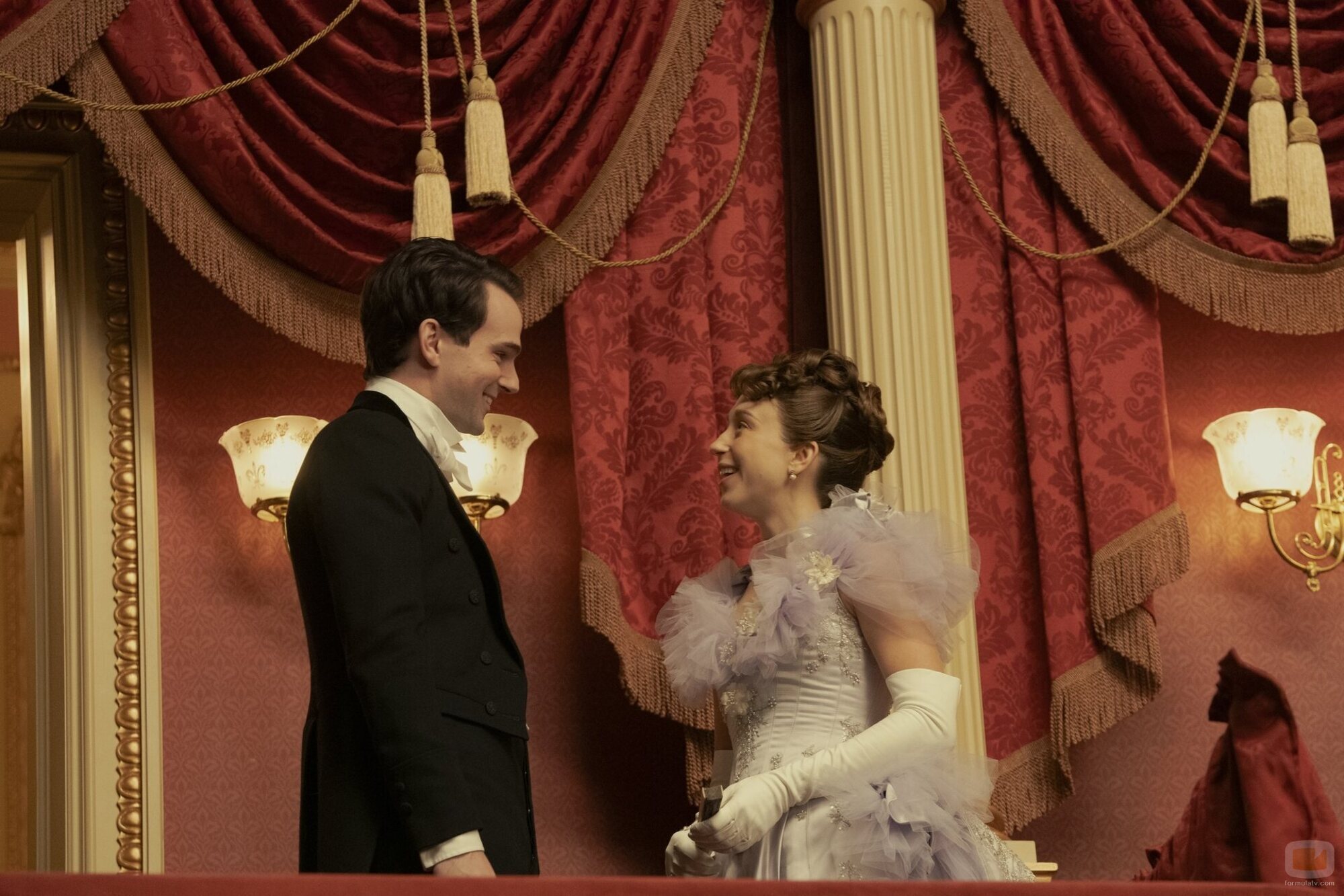 Taissa Farmiga en la temporada 3 y el capítulo 01 de 'La edad dorada'