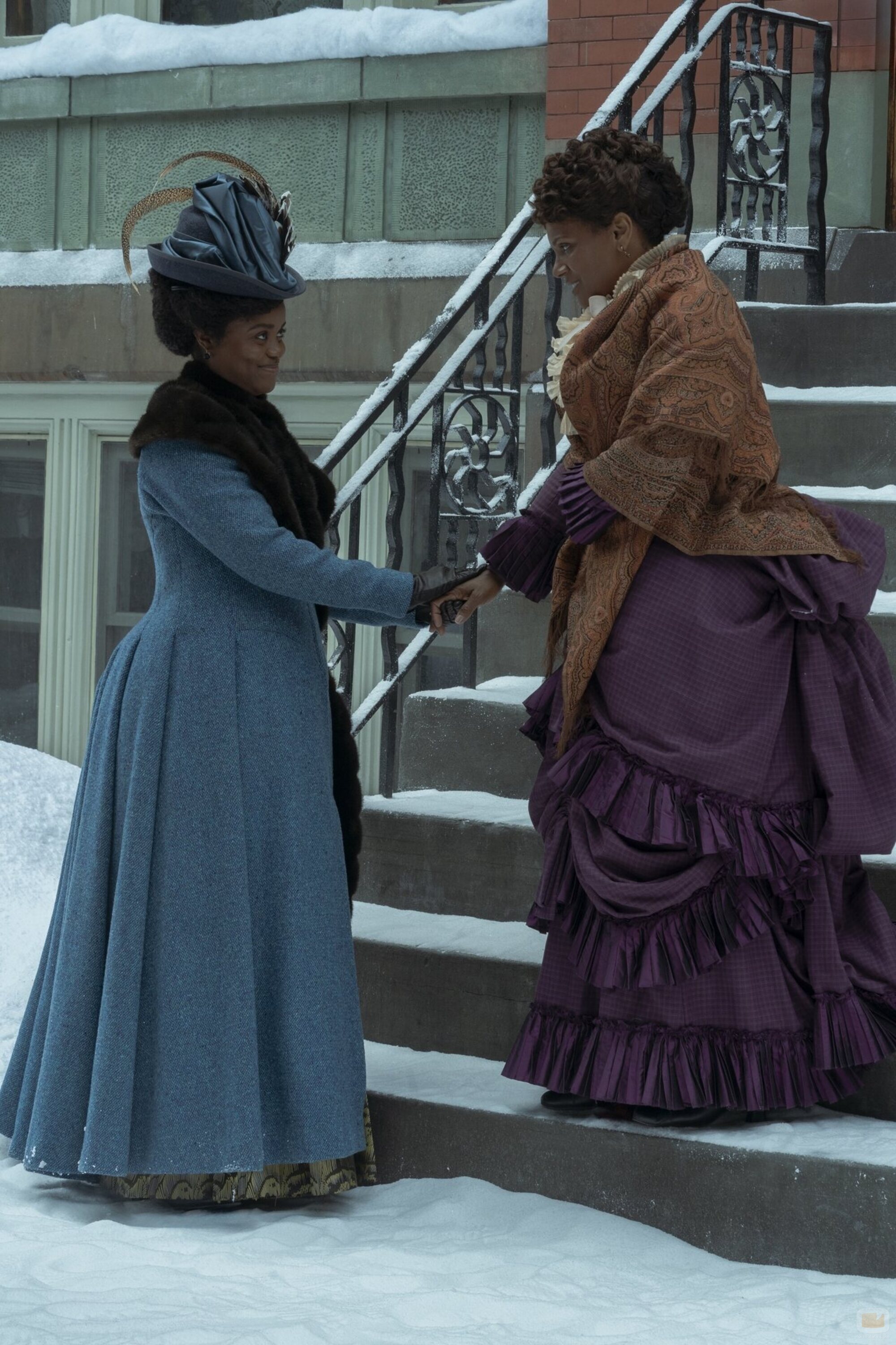 Audra McDonald y Denée Benton en Capítulo 1 titulado '¿Quién está al mando aquí?' de 'La edad dorada'