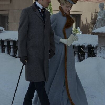 Imagen de Harry Richardson y Louisa Jacobson en el 3x01 de 'The Gilded Age'