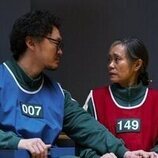 Yang Dong-geun y Kang Ae-shim en el 3x01 de 'Squid Game'