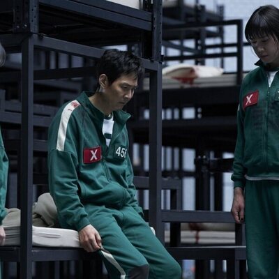 Lee Jung-jae y Sung-Hoon Park en 'Llaves y puñales' de 'El juego del calamar'