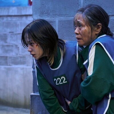 Kang Ae-shim y Jo Yuri en el 'Noche estrellada' de 'Squid Game'