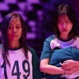 Kang Ae-shim y Jo Yuri en el 'No es culpa tuya' de 'Squid Game'