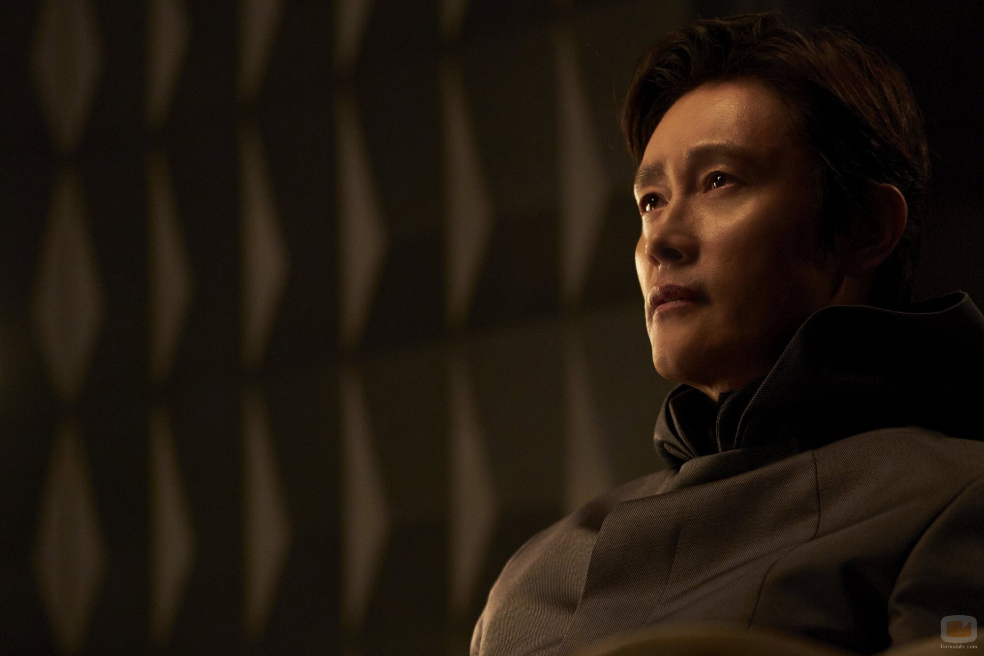 Escena de Lee Byung-hun en 3x04 titulado '222' de 'El juego del calamar'