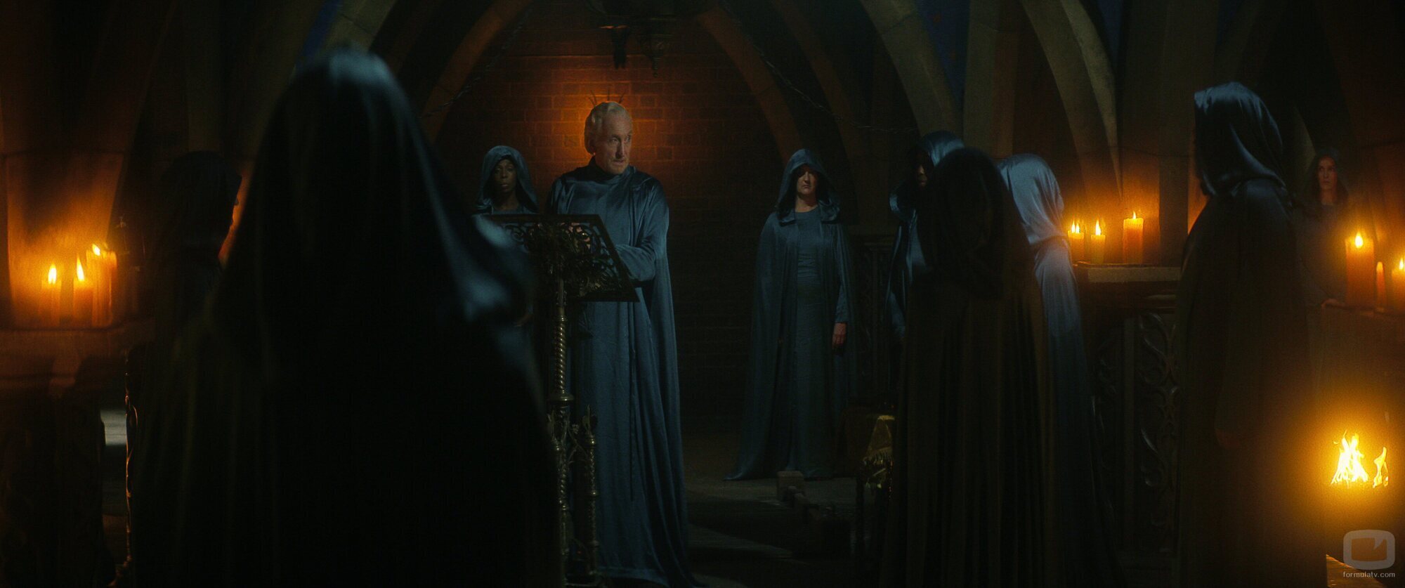 Charles Dance en el 1x01 de 'The Sandman'