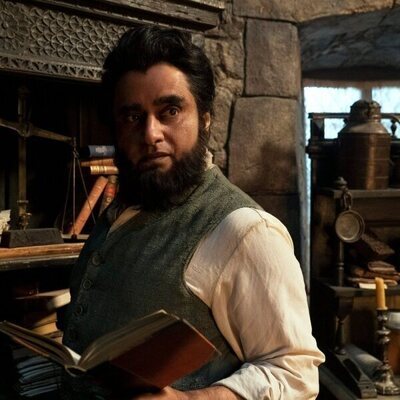 Sanjeev Bhaskar en el 1x02 de 'Sandman'