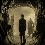 Tom Sturridge y Martyn Ford en 'Una esperanza en el infierno' de 'Sandman'