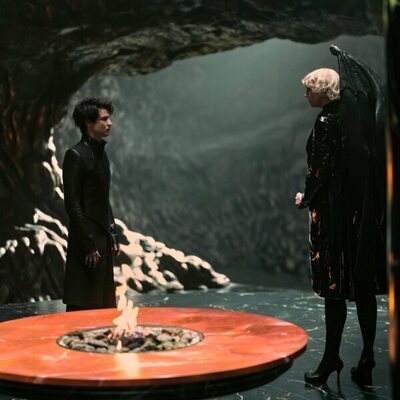 Gwendoline Christie y Tom Sturridge en 1x04 'Una esperanza en el infierno' de 'Sandman'
