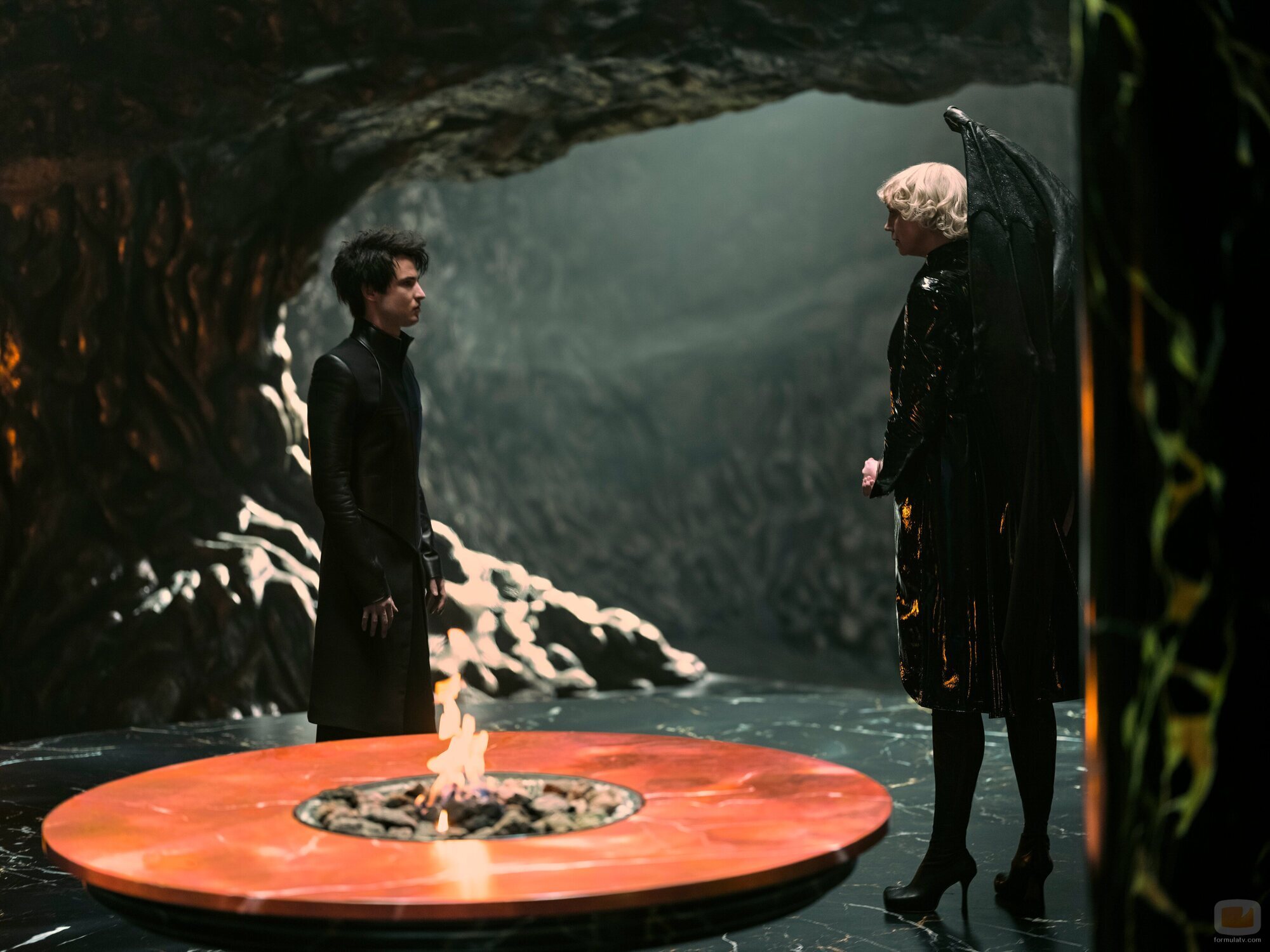 Gwendoline Christie y Tom Sturridge en 1x04 'Una esperanza en el infierno' de 'Sandman'