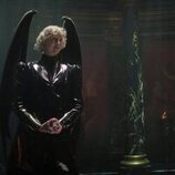 Foto de Gwendoline Christie en la temporada 1 y el capítulo 04 de 'Sandman'