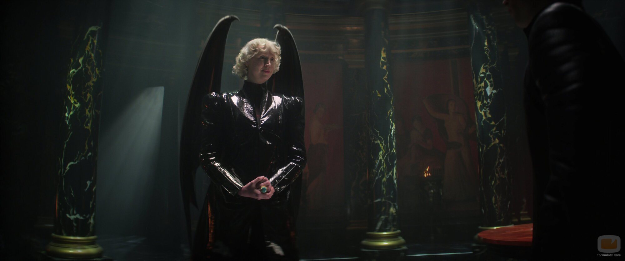 Foto de Gwendoline Christie en la temporada 1 y el capítulo 04 de 'Sandman'