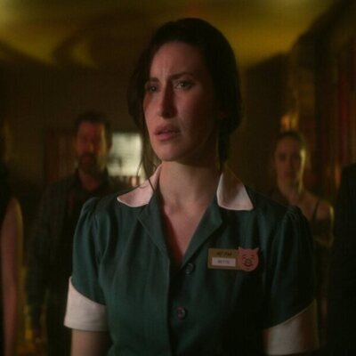 Daisy Head y Laurie Davidson en Capítulo 5 titulado '24 horas' de 'Sandman'