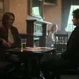 Tom Sturridge y Ferdinand Kingsley en 'El sonido de sus alas' de 'Sandman'