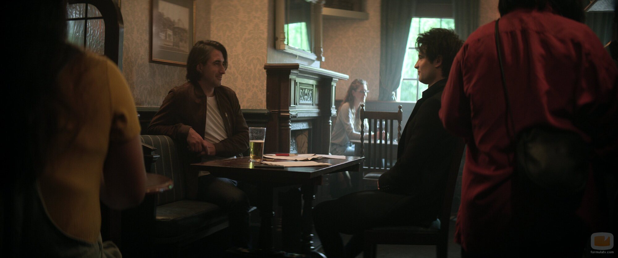 Tom Sturridge y Ferdinand Kingsley en 'El sonido de sus alas' de 'Sandman'