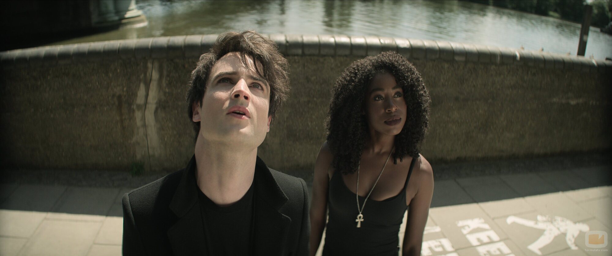 Imagen de Kirby Howell-Baptiste y Tom Sturridge en la temporada 1 y el capítulo 06 de 'Sandman'