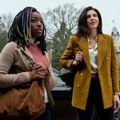 Razane Jammal y Kyo Ra en el 1x07 de 'Sandman'
