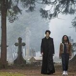 Tom Sturridge y Kyo Ra en el 1x08 de 'The Sandman'