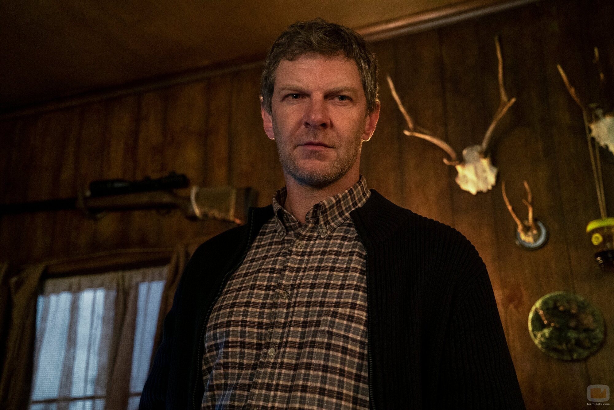 Sam Hazeldine en Capítulo 8 titulado 'Jugar a papás y mamás' de 'Sandman'