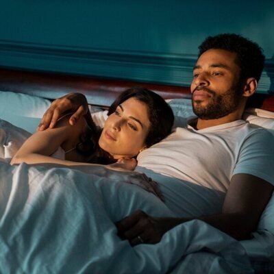 Razane Jammal en 1x08 titulado 'Jugar a papás y mamás' de 'Sandman'
