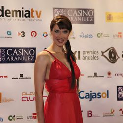 Pilar Rubio, con vestido rojo, posa en los premios ATV 2009